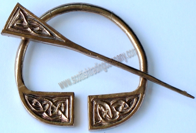 Celtic Knot Plaid Brooch - Click Image to Close