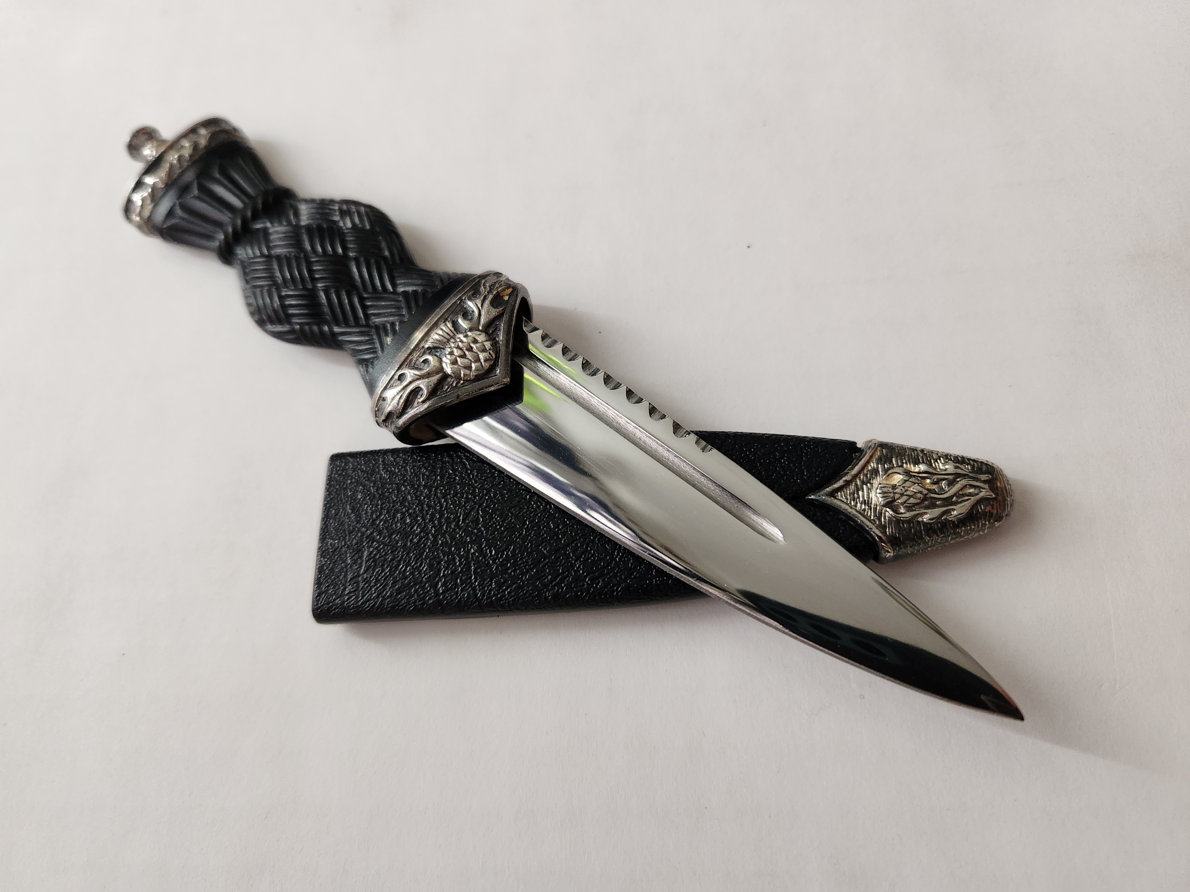 Thistle Top Sgian Dubh With Thistle Mounts
