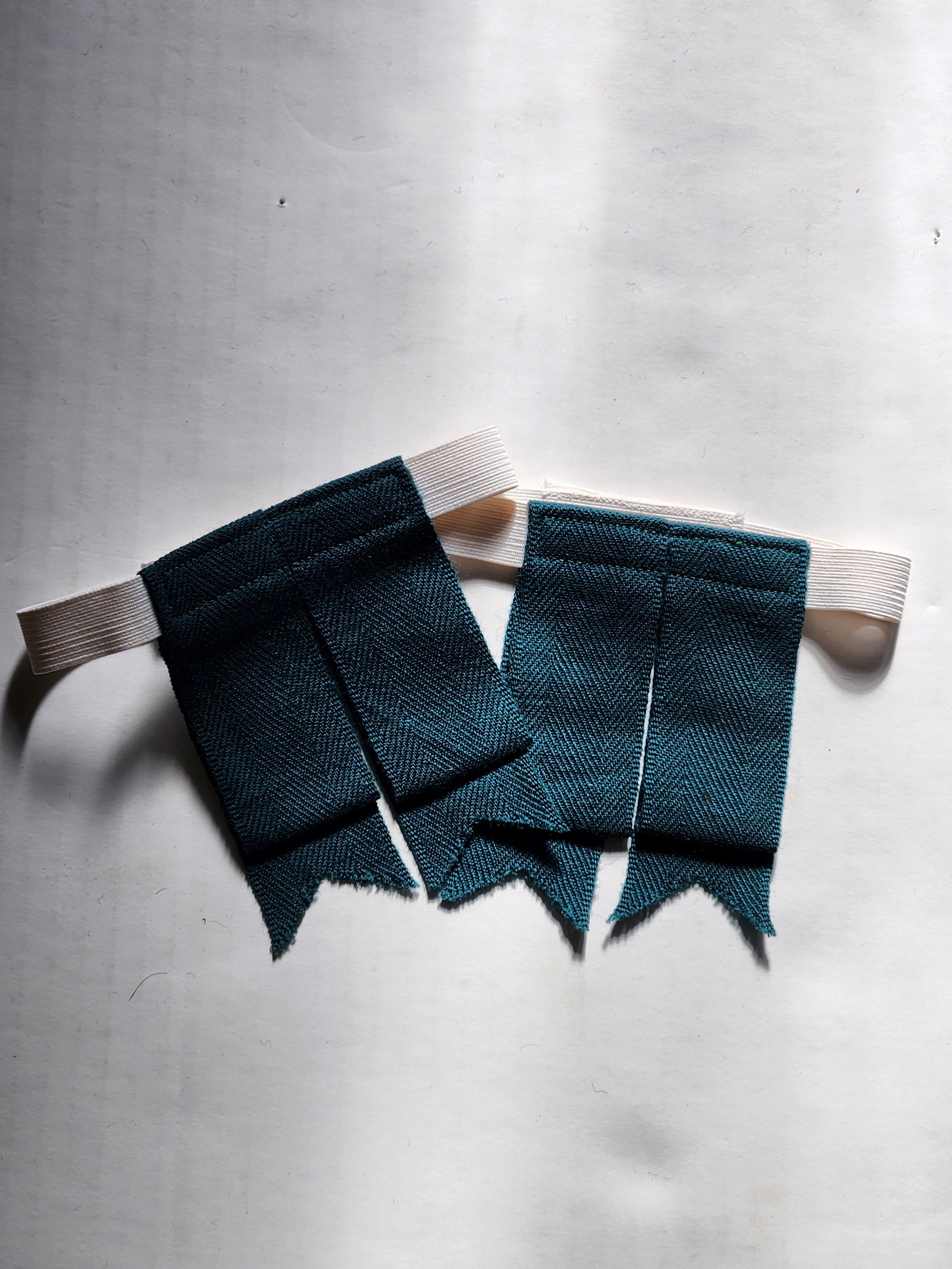 (image for) Dark Green Wool Loop Flahses