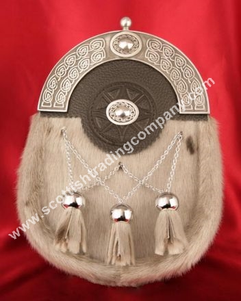 Celtic Knot Boss Targe Fur Sporran - Click Image to Close