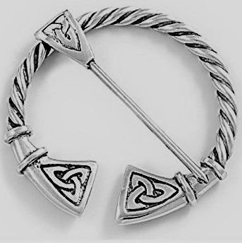 Celtic Knot Pennicular Plaid Brooch